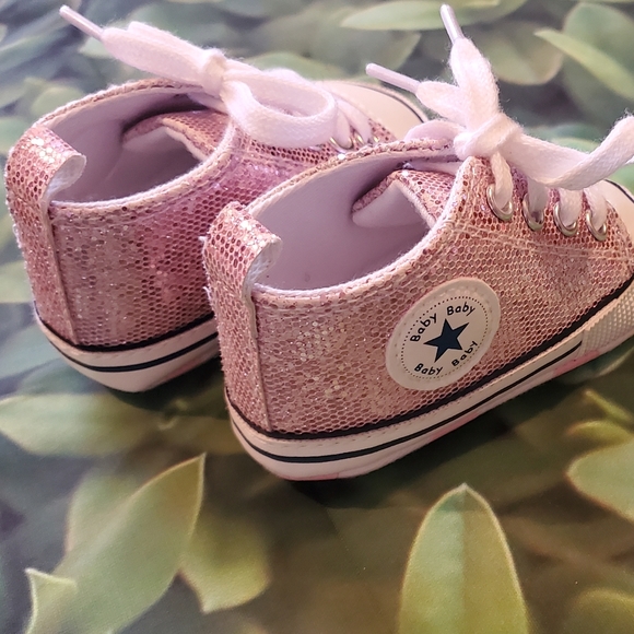 Sparkly Pink baby girl soft shoes - Picture 3 of 3